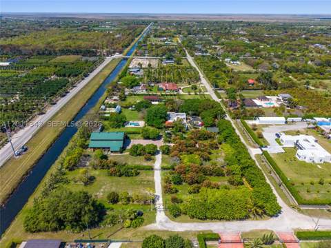 19050 SW 194th Ave, Miami FL - photo 10 of 24