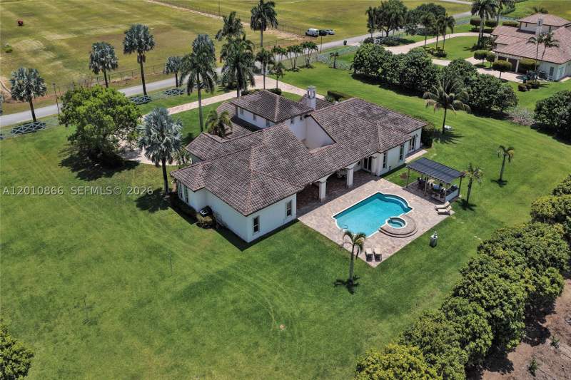 5 bedroom SingleFamilyResidence at 31310 SW 215th Ave, Savannah Ranch Estates, Homestead — photo 4