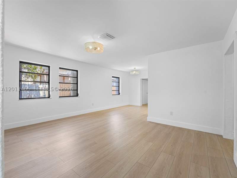 5 bedroom SingleFamilyResidence at 521 SW 64th Ct, Fairlawn, Miami — photo 2