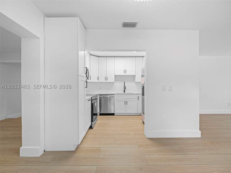 5 bedroom SingleFamilyResidence at 521 SW 64th Ct, Fairlawn, Miami — photo 4