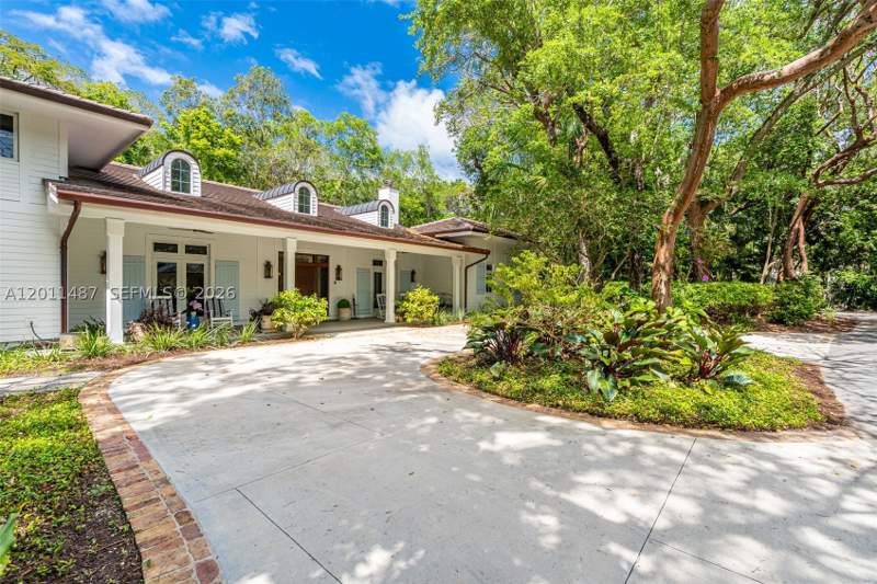 5 bedroom SingleFamilyResidence at 4901 Hammock Park Dr, French Estates, Coral Gables — photo 3