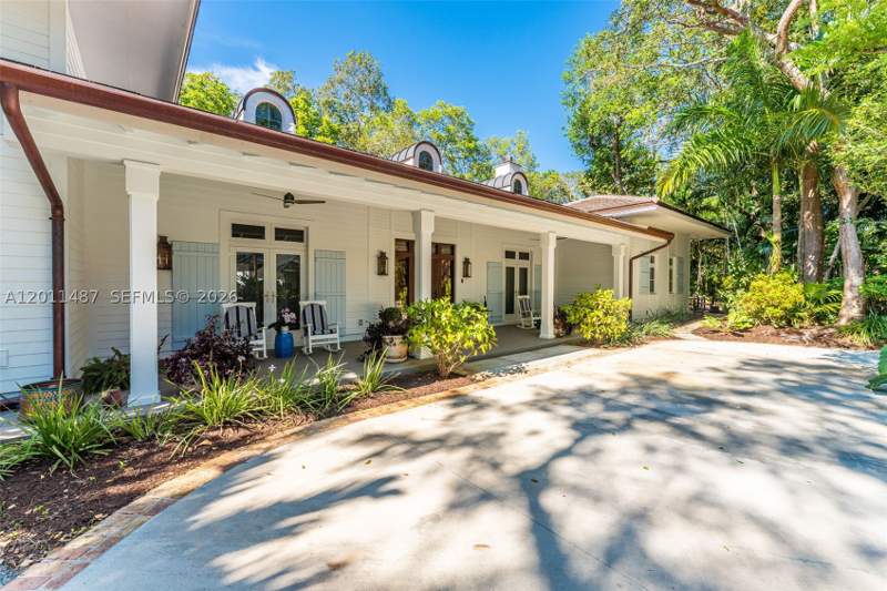 5 bedroom SingleFamilyResidence at 4901 Hammock Park Dr, French Estates, Coral Gables — photo 4