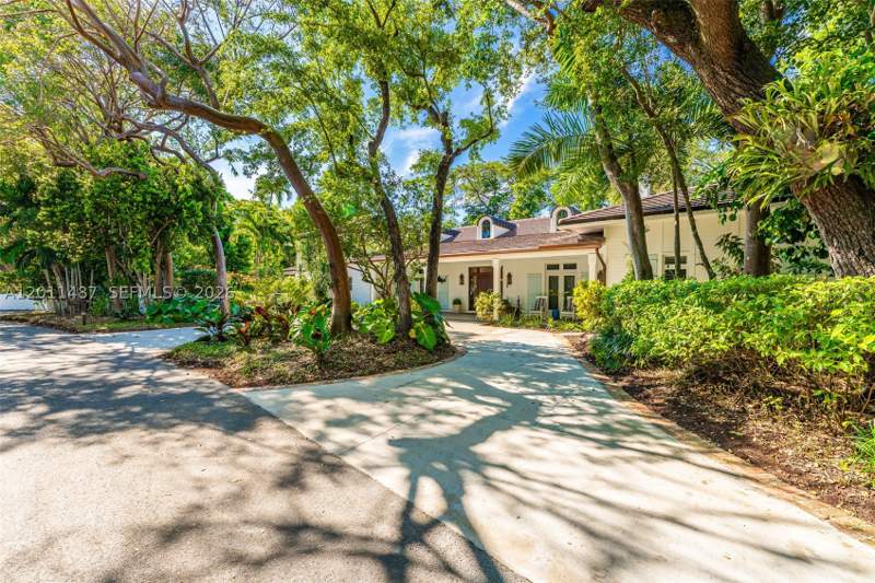 5 bedroom SingleFamilyResidence at 4901 Hammock Park Dr, French Estates, Coral Gables — photo 5