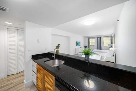 834 Ocean Drive 406, Miami Beach FL - photo 6 of 20