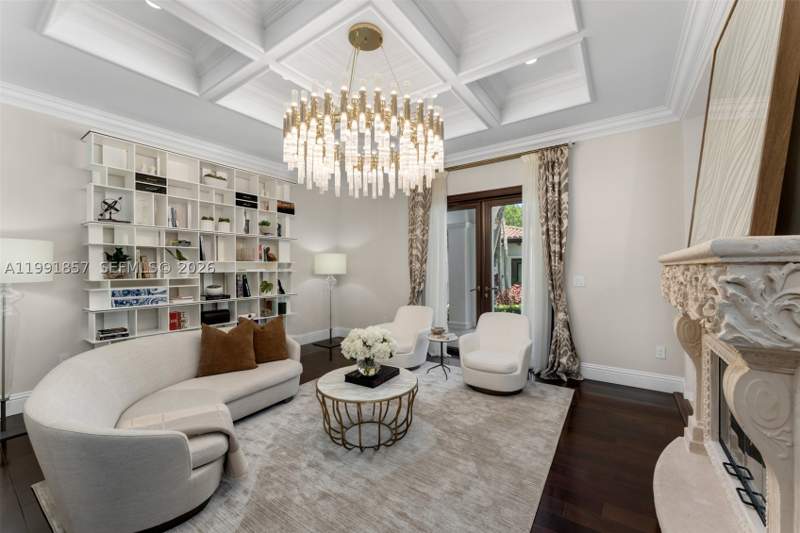 9 bedroom SingleFamilyResidence at 12575 Pine Needle Ln, Town & Ranch Ests, Pinecrest — photo 4