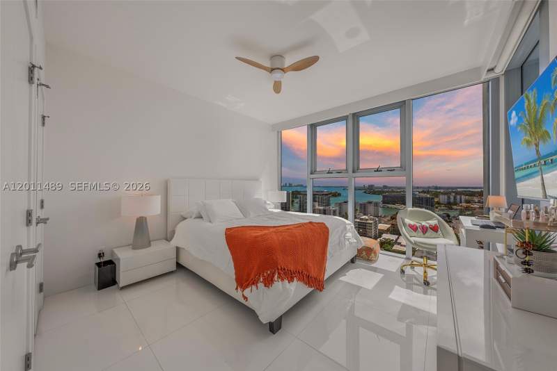 1 bedroom Condominium at 6899 Collins Ave 2004, North Carillon Beach Cond, Miami Beach — photo 2