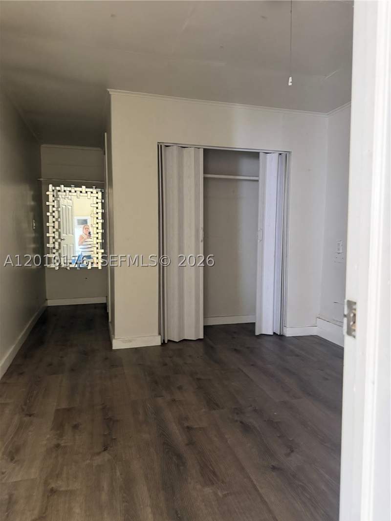 5 bedroom MobileHome at 12401 W Okeechobee Rd, Tr 53, Hialeah — photo 4