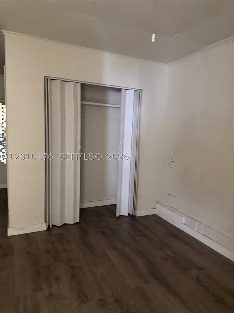 5 bedroom MobileHome at 12401 W Okeechobee Rd, Tr 53, Hialeah — photo 5