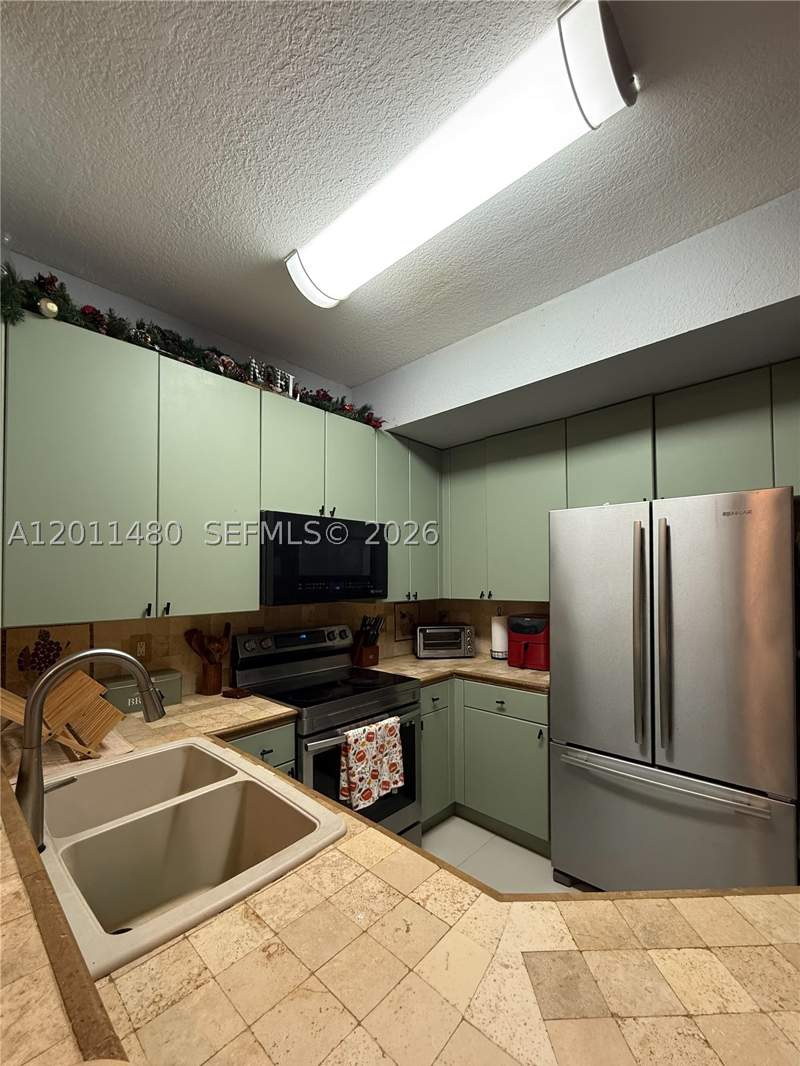 3 bedroom Townhouse at 639 NE 21st Ave, Villa Portofind West, Homestead — photo 4