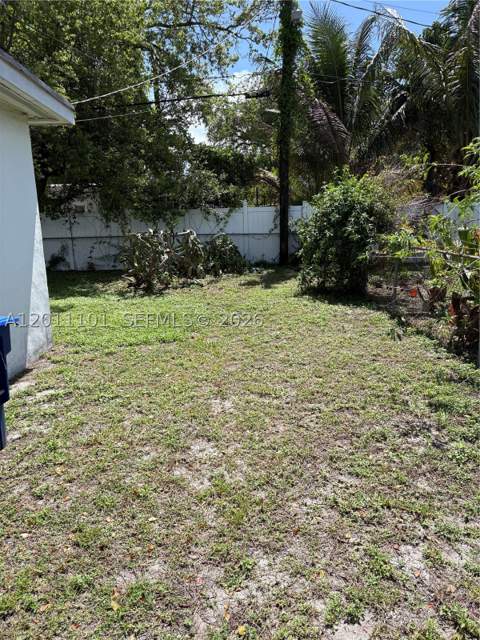 1360 NW 88th St, Miami FL - photo 7 of 10