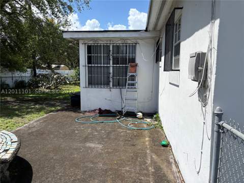 1360 NW 88th St, Miami FL - photo 8 of 10