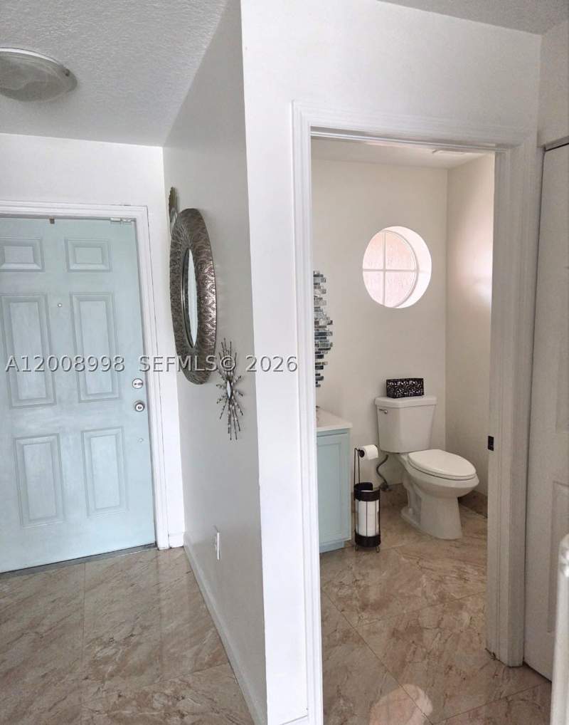 3 bedroom Townhouse at 16504 SW 71st Ter, Lago Mar 1st Addn, Miami — photo 2
