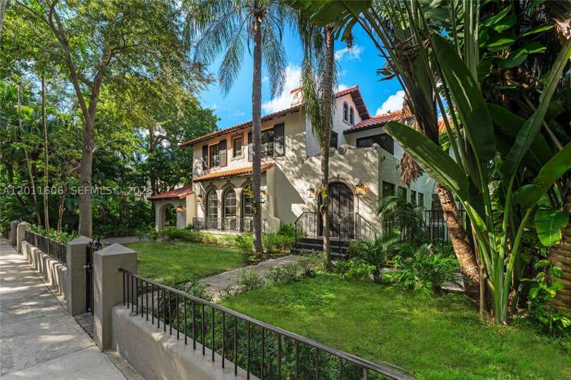 5 bedroom SingleFamilyResidence at 547 NE 57th St, Morningside, Miami — photo 4