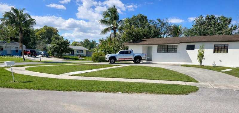 5 bedroom SingleFamilyResidence at 15761 SW 303rd St, Newton Heights, Homestead — photo 1