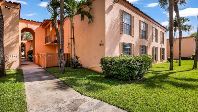 1 bedroom Condominium at 7200 Fairway Dr H12, Cypress Village Condo, Miami Lakes — photo 1