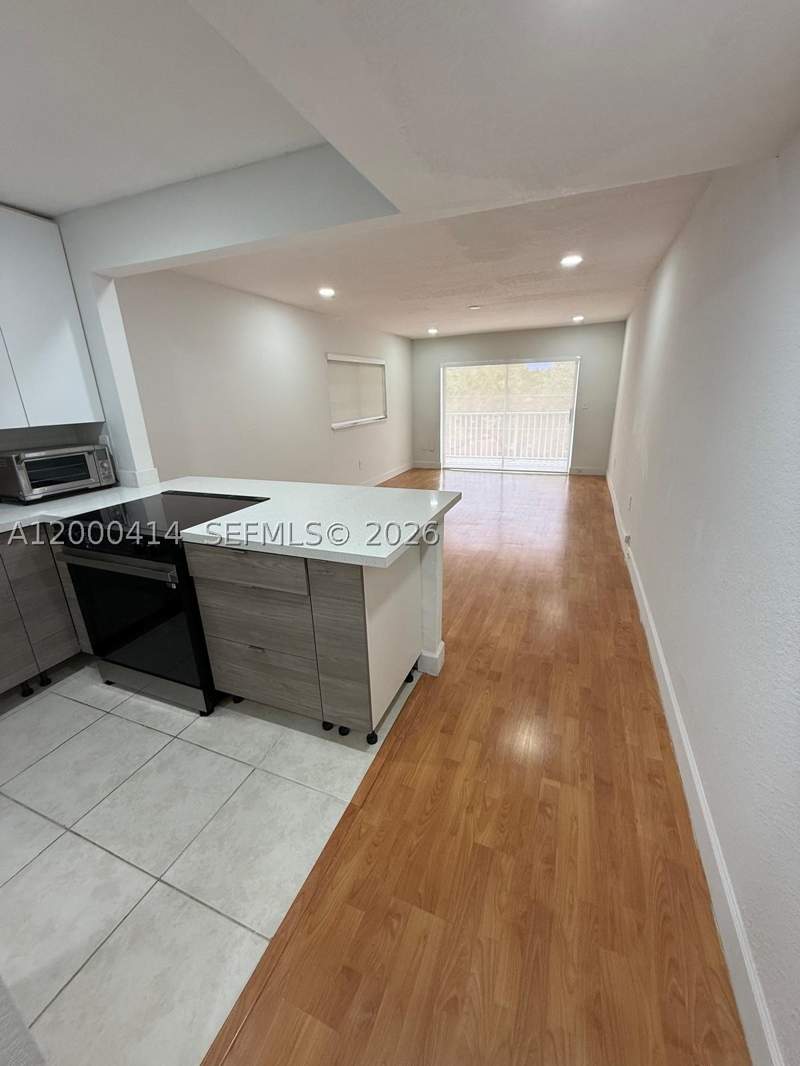 1 bedroom Condominium at 12105 NE 11th Pl 306, Biscayne Point Condo, North Miami — photo 3