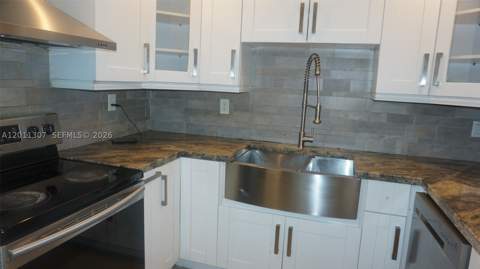 335 NW 187th St, Miami Gardens FL - photo 12 of 34