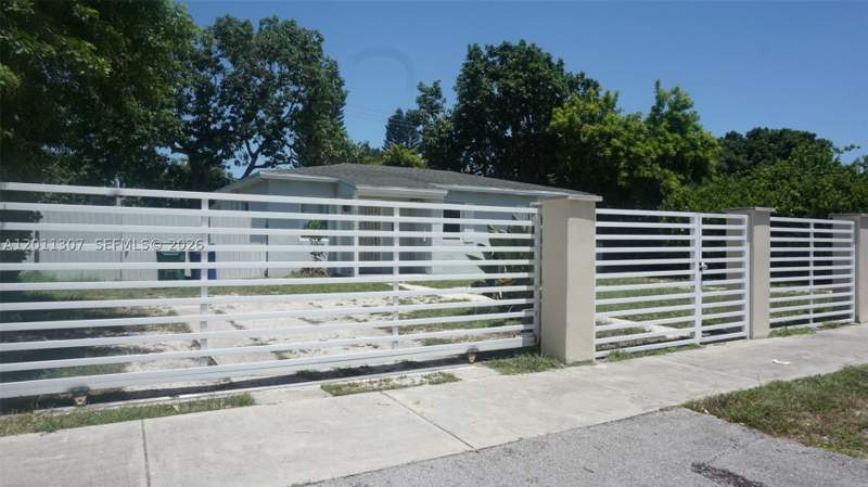 3 bedroom SingleFamilyResidence at 335 NW 187th St, Norwood Sub, Miami Gardens — photo 3