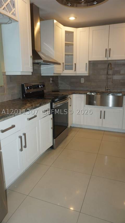 335 NW 187th St, Miami Gardens FL - photo 8 of 34