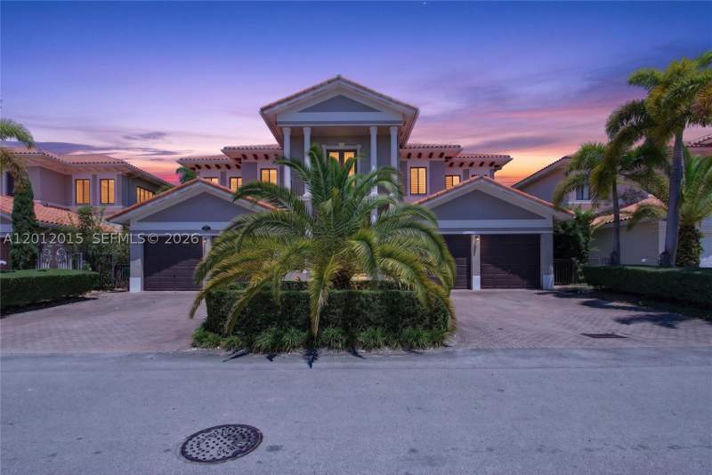 6 bedroom SingleFamilyResidence at 18841 SW 74th Ct, Cutler Cay, Cutler Bay — photo 2