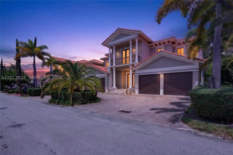 6 bedroom SingleFamilyResidence at 18841 SW 74th Ct, Cutler Cay, Cutler Bay — photo 3