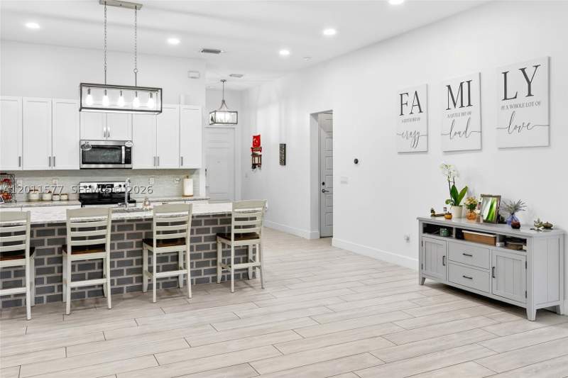 4 bedroom SingleFamilyResidence at 15012 SW 177th Ter, Venetian Parc, Miami — photo 5