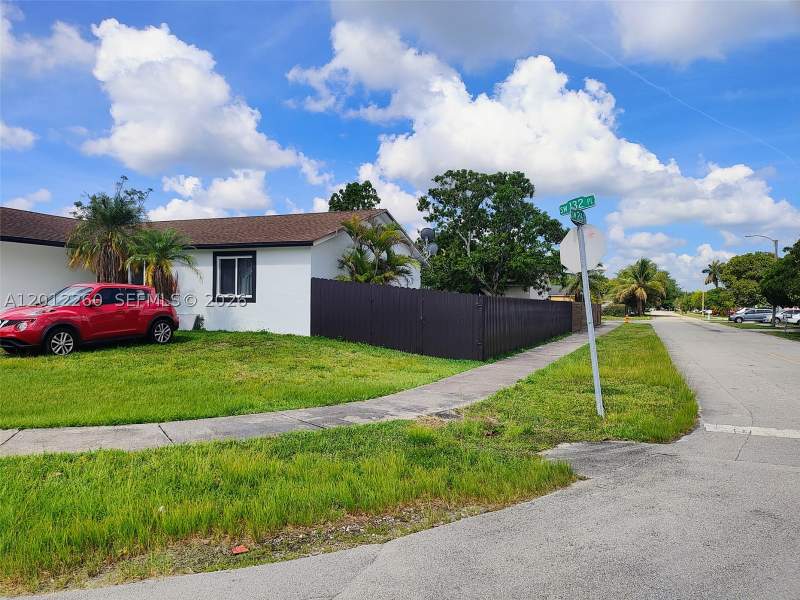 3 bedroom SingleFamilyResidence at 26200 SW 132nd Pl, Meadow Wood Manor Sec 7, Homestead — photo 2