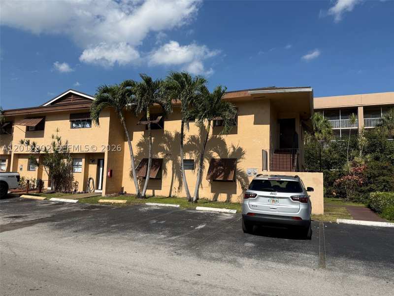 3 bedroom Condominium at 6850 NW 173rd Dr 109, Laguna Tropical Condo, Hialeah — photo 1