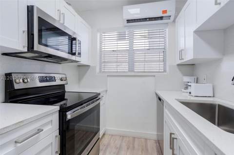 4015 Indian Creek Dr 106, Miami Beach FL - photo 10 of 29