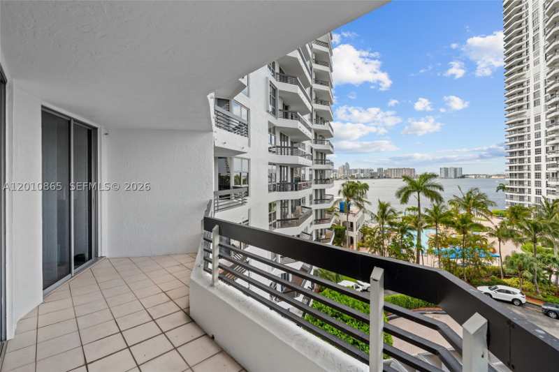 1 bedroom Condominium at 19195 NE 36th Ct 604, Mystic Pointe Condo No Tw, Aventura — photo 1