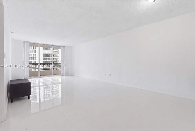 1 bedroom Condominium at 19195 NE 36th Ct 604, Mystic Pointe Condo No Tw, Aventura — photo 4