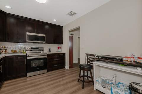 395 W 39th Pl, Hialeah FL - photo 15 of 31