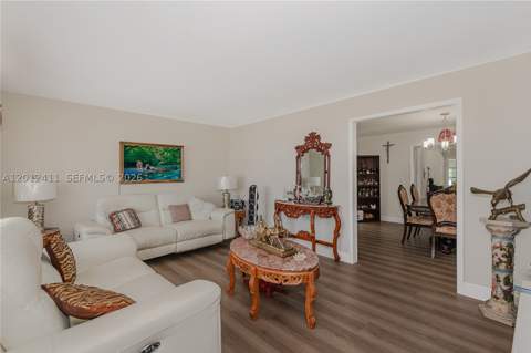 395 W 39th Pl, Hialeah FL - photo 6 of 31