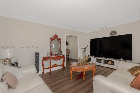 395 W 39th Pl, Hialeah FL - photo 7 of 31