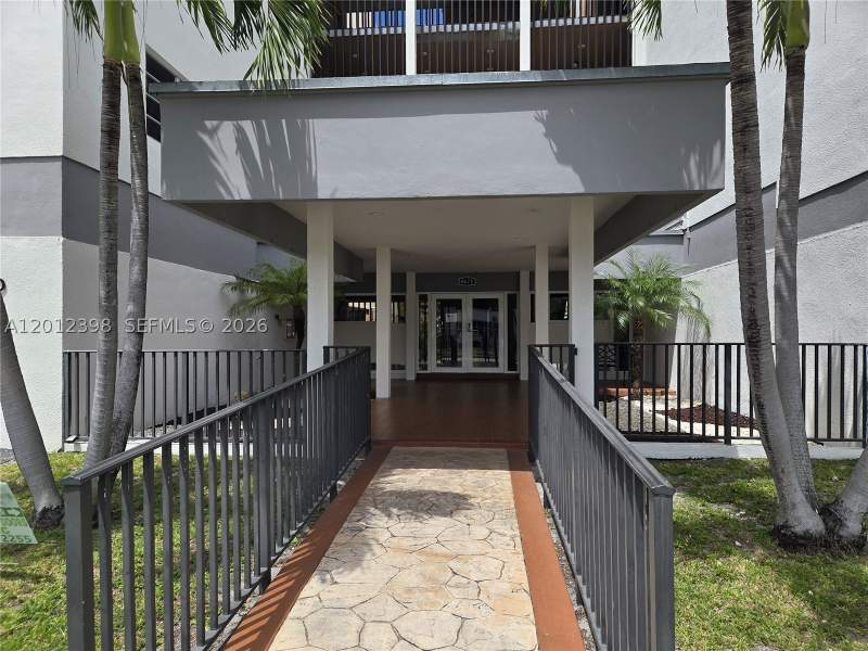 3 bedroom Condominium at 4670 W 13th Ln 507, Westland South Condo, Hialeah — photo 2