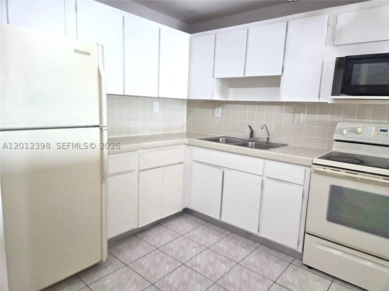 3 bedroom Condominium at 4670 W 13th Ln 507, Westland South Condo, Hialeah — photo 4