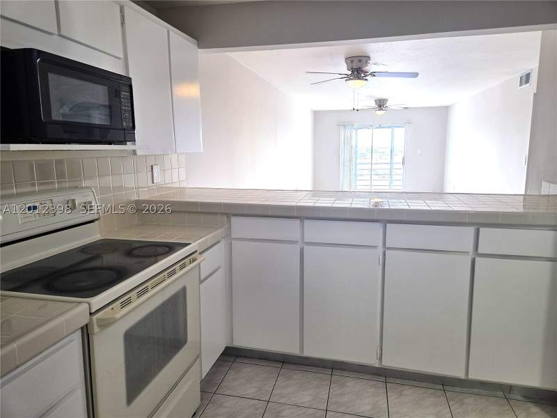 3 bedroom Condominium at 4670 W 13th Ln 507, Westland South Condo, Hialeah — photo 5