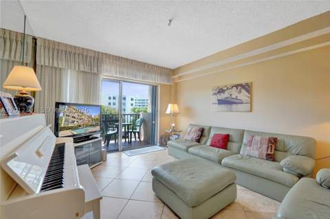 250 181st Dr 214, Sunny Isles Beach FL - photo 10 of 55