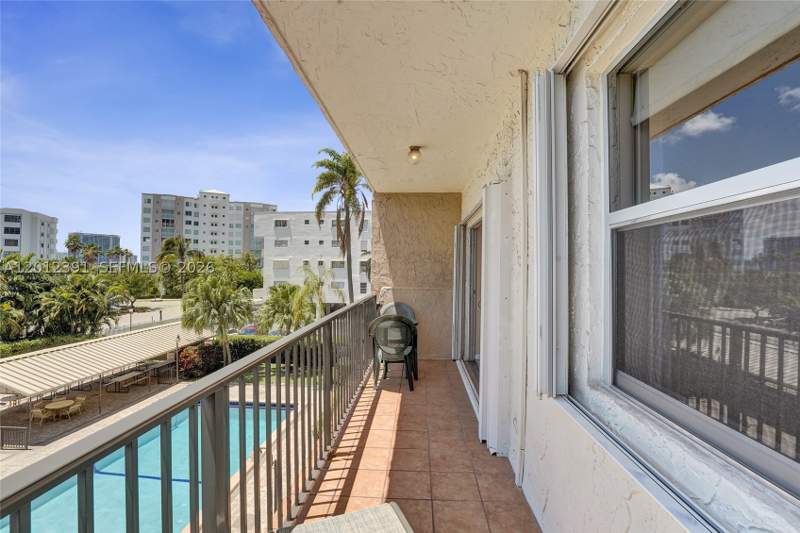 1 bedroom Condominium at 250 181st Dr 214, The Isles Condo, Sunny Isles Beach — photo 2