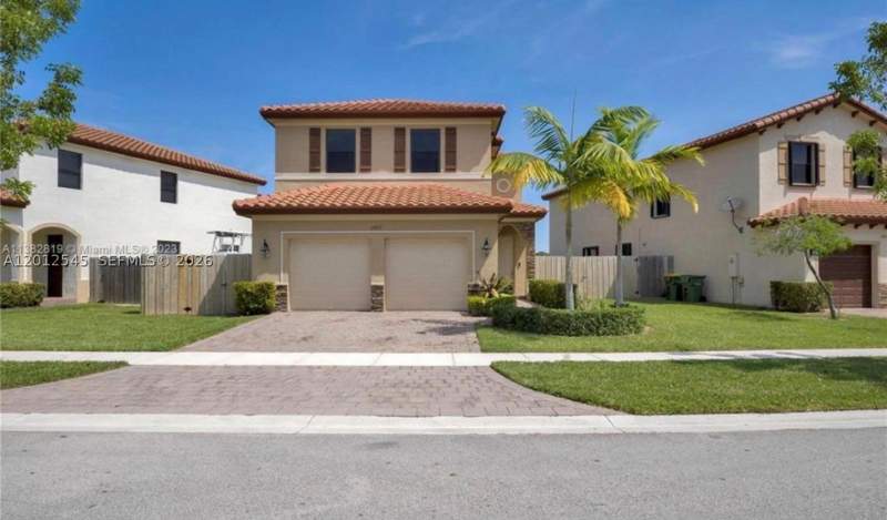 3 bedroom SingleFamilyResidence at 2401 NE 2nd Dr, Barbados At Oasis, Homestead — photo 2