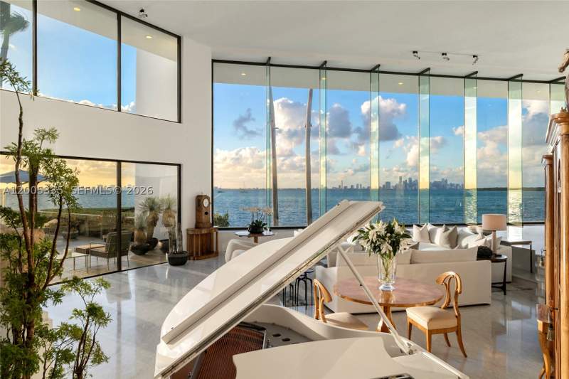 5 bedroom SingleFamilyResidence at 485 W Matheson Dr, Tropical Isle Homes Resub, Key Biscayne — photo 4
