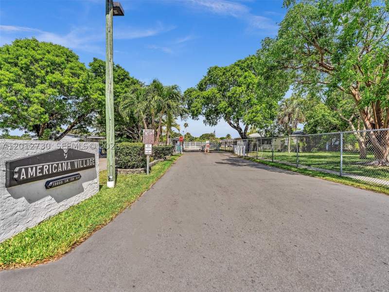 2 bedroom MobileHome at 19800 SW 180th Ave #80, Americana Village Condo, Miami — photo 3
