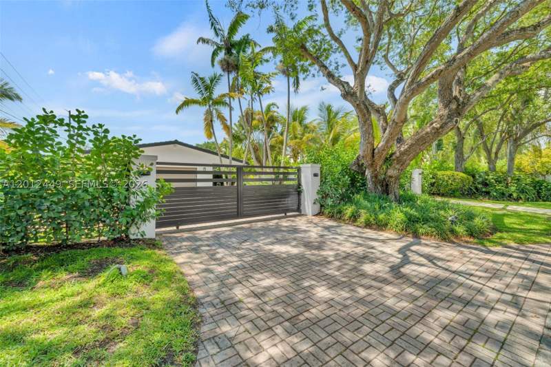 4 bedroom SingleFamilyResidence at 6200 SW 118th St, Town Estates, Pinecrest — photo 4