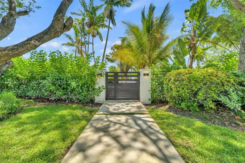 4 bedroom SingleFamilyResidence at 6200 SW 118th St, Town Estates, Pinecrest — photo 5