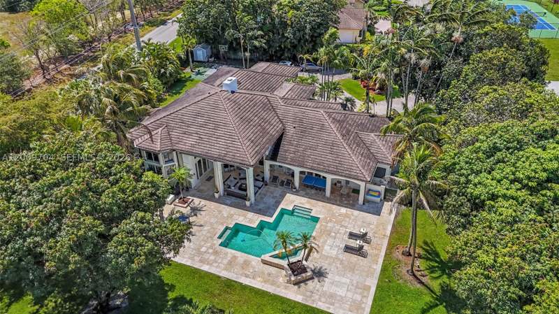 5 bedroom SingleFamilyResidence at 6721 SW 140th St, Shear Groves South, Palmetto Bay — photo 2