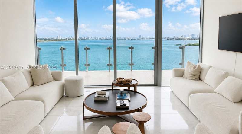 2 bedroom Condominium at 700 NE 26th Ter 1402, Escottonia Park, Miami — photo 1