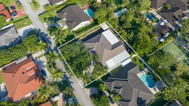 4 bedroom SingleFamilyResidence at 10570 SW 56th Ter, Datorre Sub, Miami — photo 4