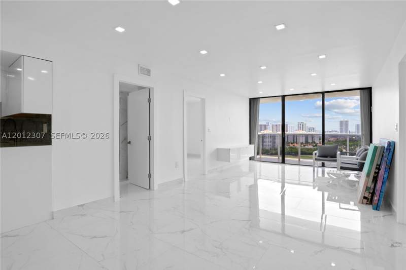 2 bedroom Condominium at 3675 N Country Club Dr 2008, Aventura Eldorado Condo, Aventura — photo 2
