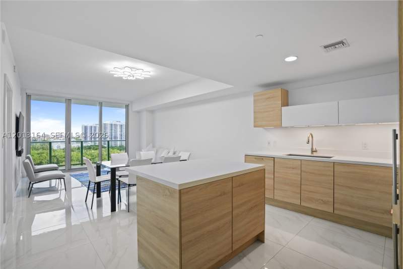 1 bedroom Condominium at 16385 Biscayne Blvd 1402, The Harbour North Condo, North Miami Beach — photo 4