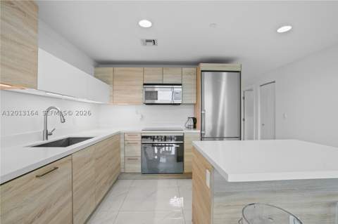 16385 Biscayne Blvd 1402, North Miami Beach FL - photo 8 of 30